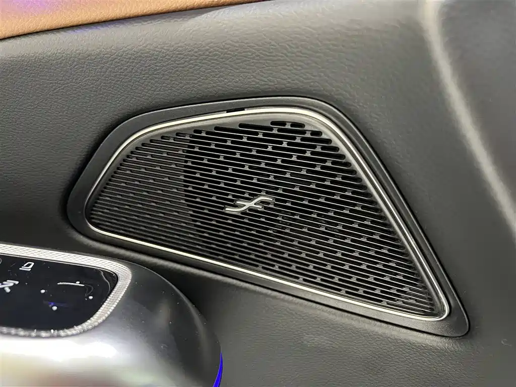 Mercedes-Benz E-Class 2024 E 300 L Fashion фото 17