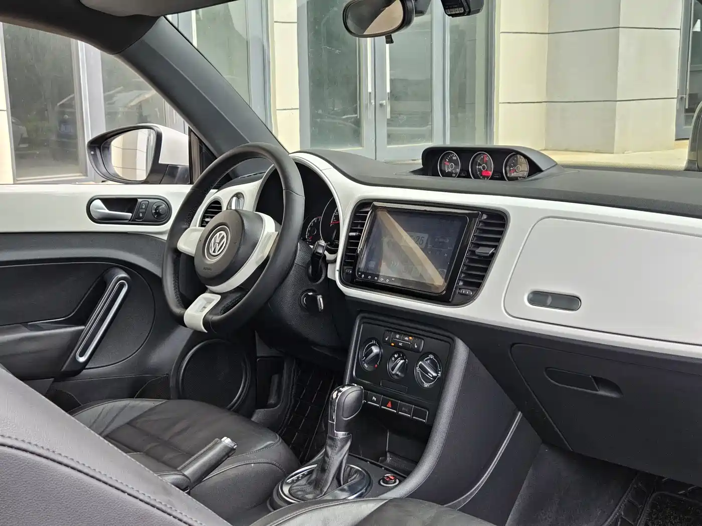 Volkswagen Beetle 2014 1.2TSI Comfort Edition фото 14