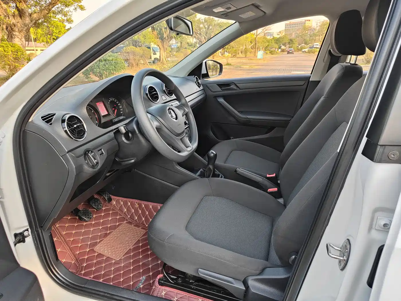 Volkswagen Jetta 2019 Dream Edition 1.4L Manual Fashion фото 12