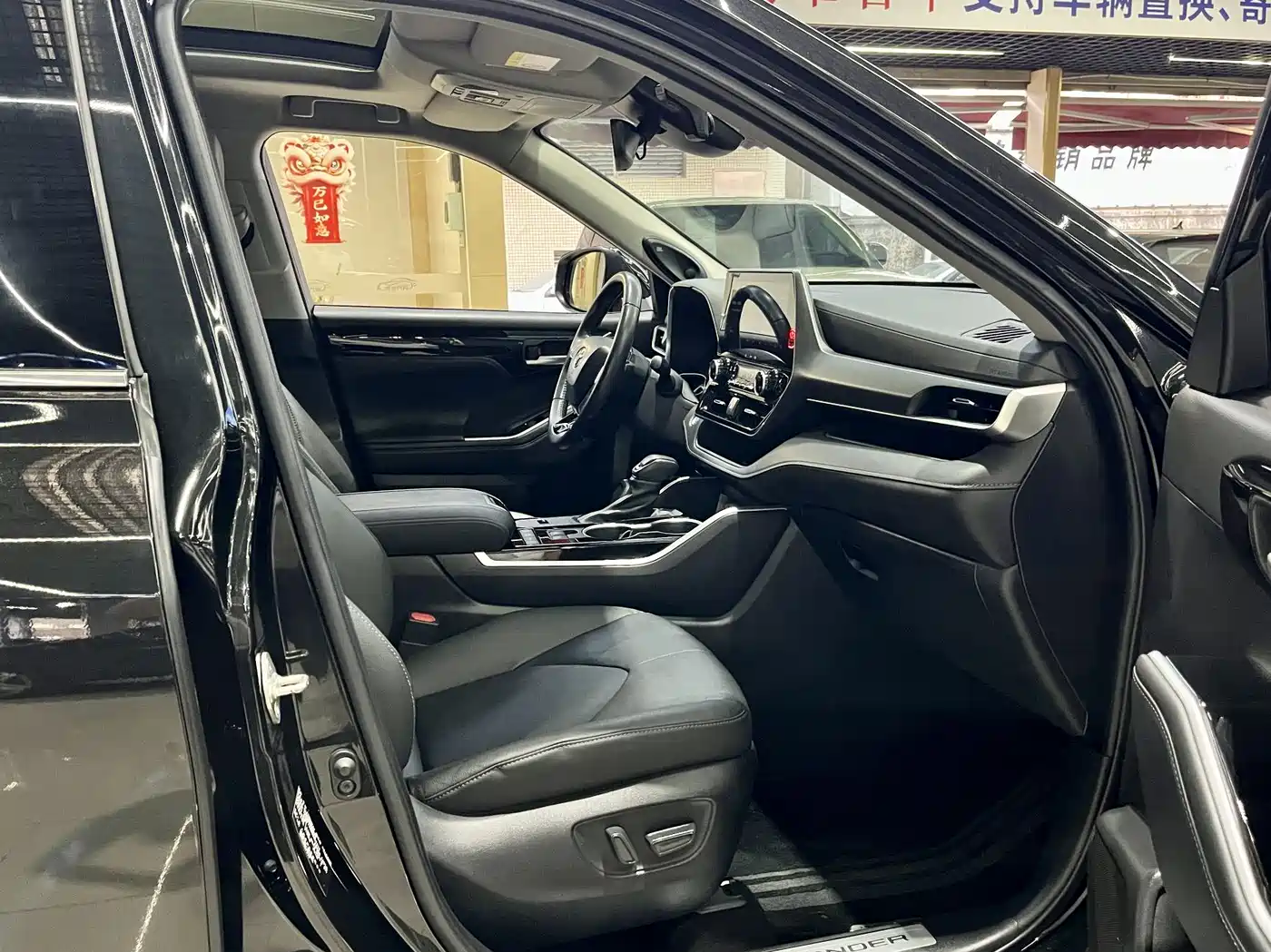 TOYOTA HIGHLANDER