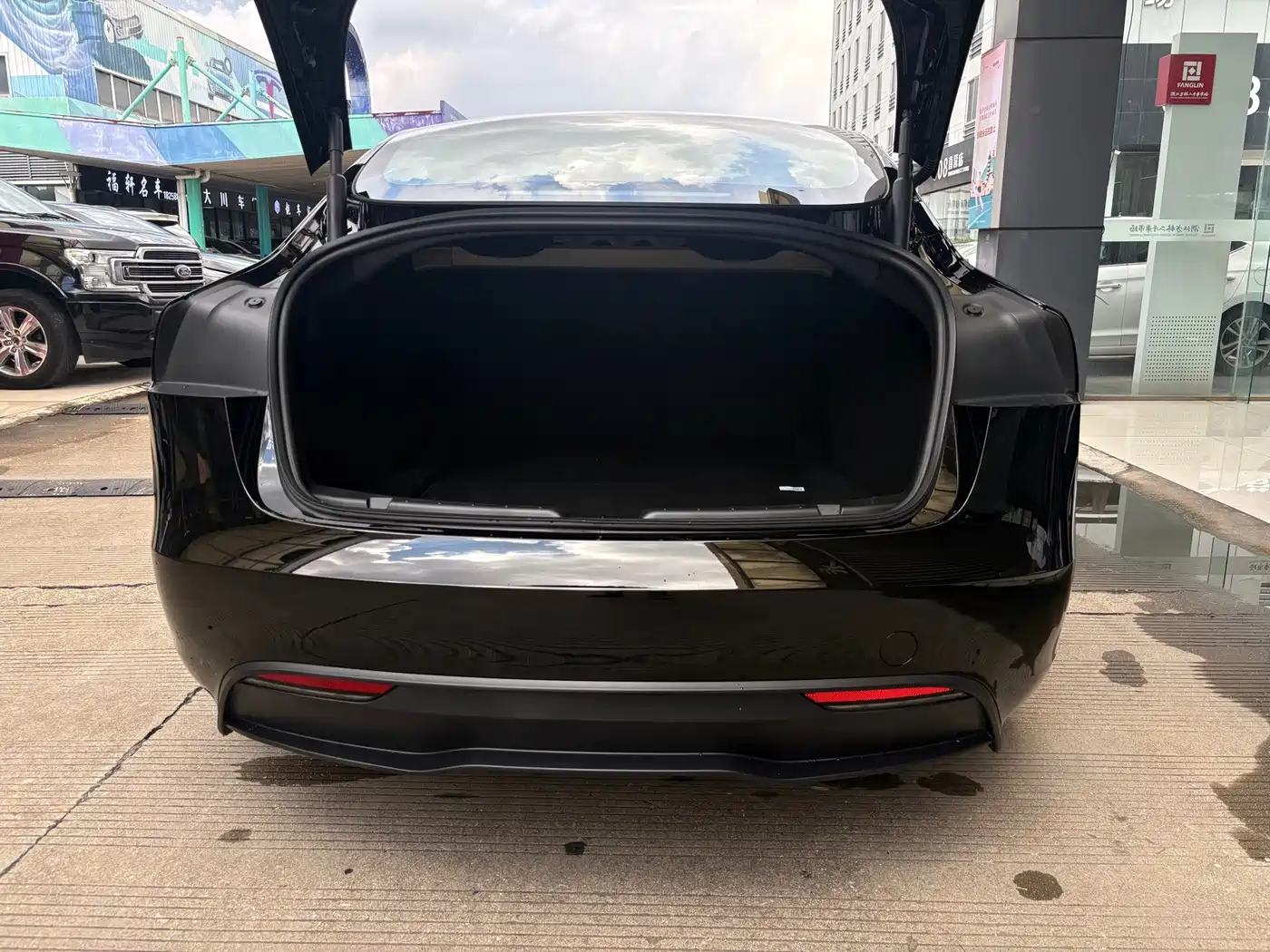 Tesla Model 3 2026 2025 Model Year Facelift Rear-Wheel Drive