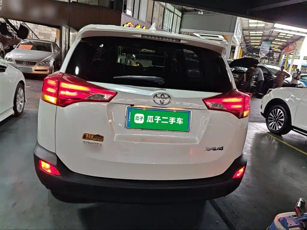 Toyota RAV4 Rongfang 2015 2.0L CVT 2WD Trend Edition фото 6