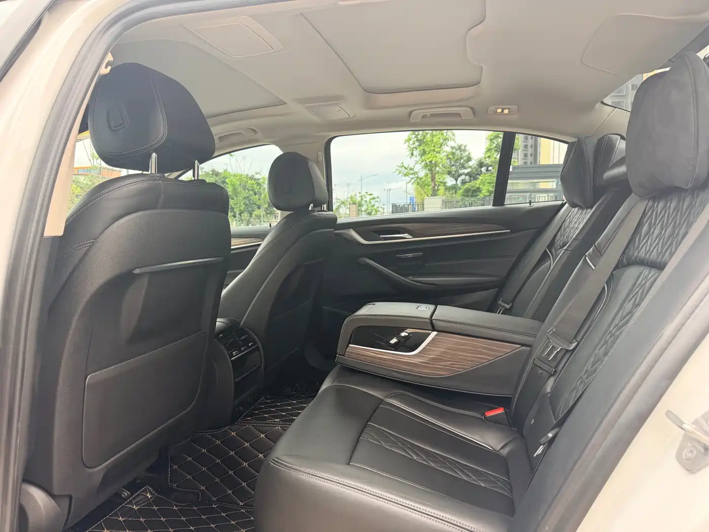 BMW 5 Series New Energy 2019 530Le Luxury Package фото 10