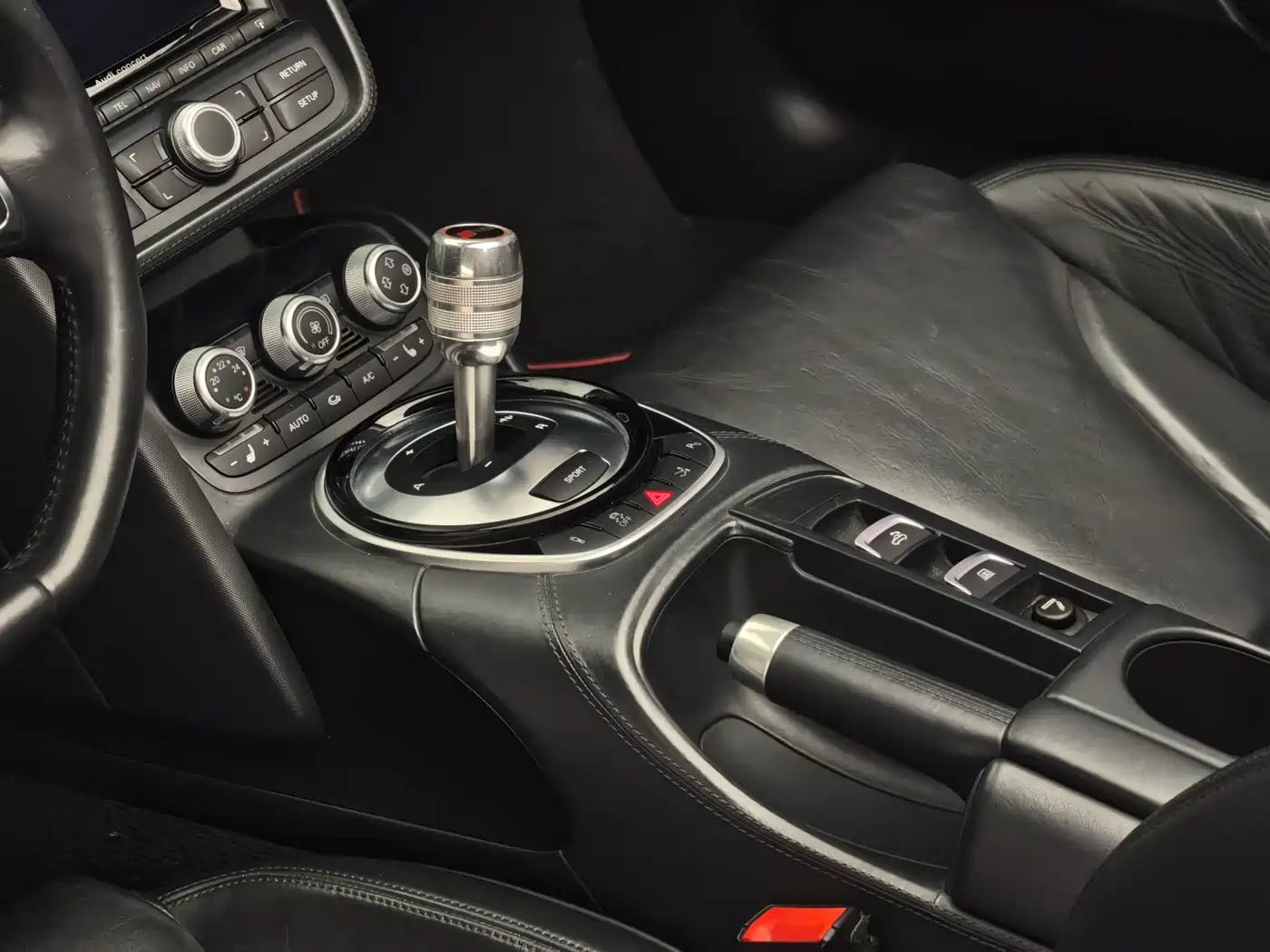 Photo 37 - Audi R8