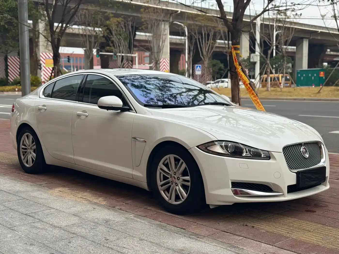 Jaguar XF 2014 2014 XF 2.0T Style Club Limited Edition