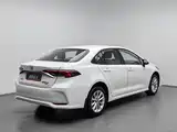 Photo 2 - Toyota Corolla