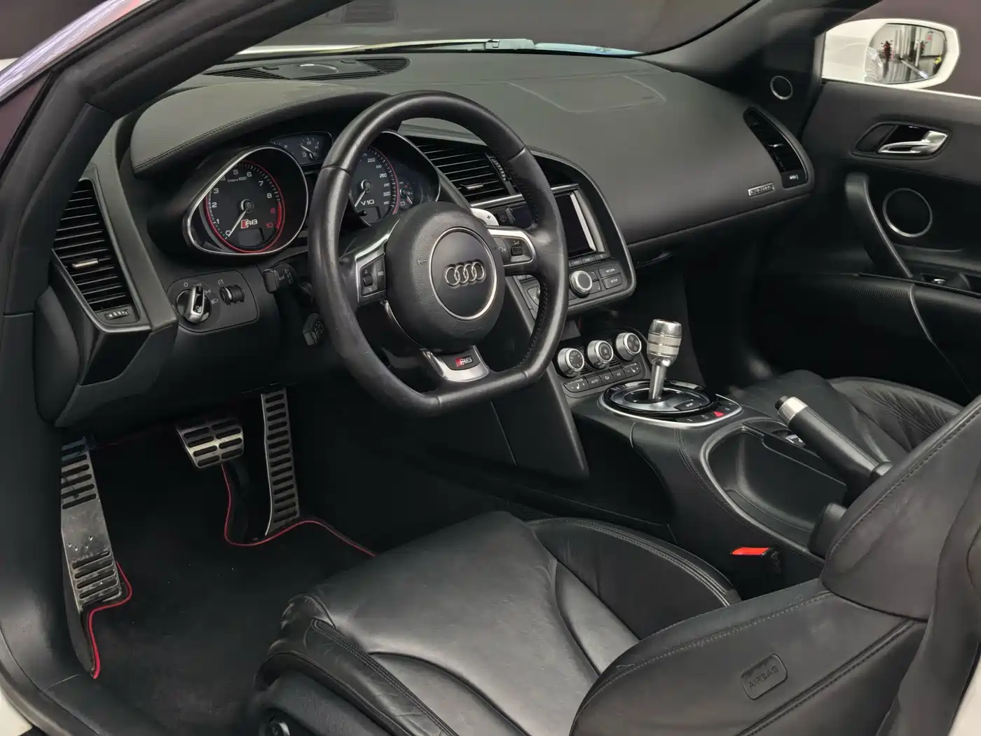 Photo 36 - Audi R8