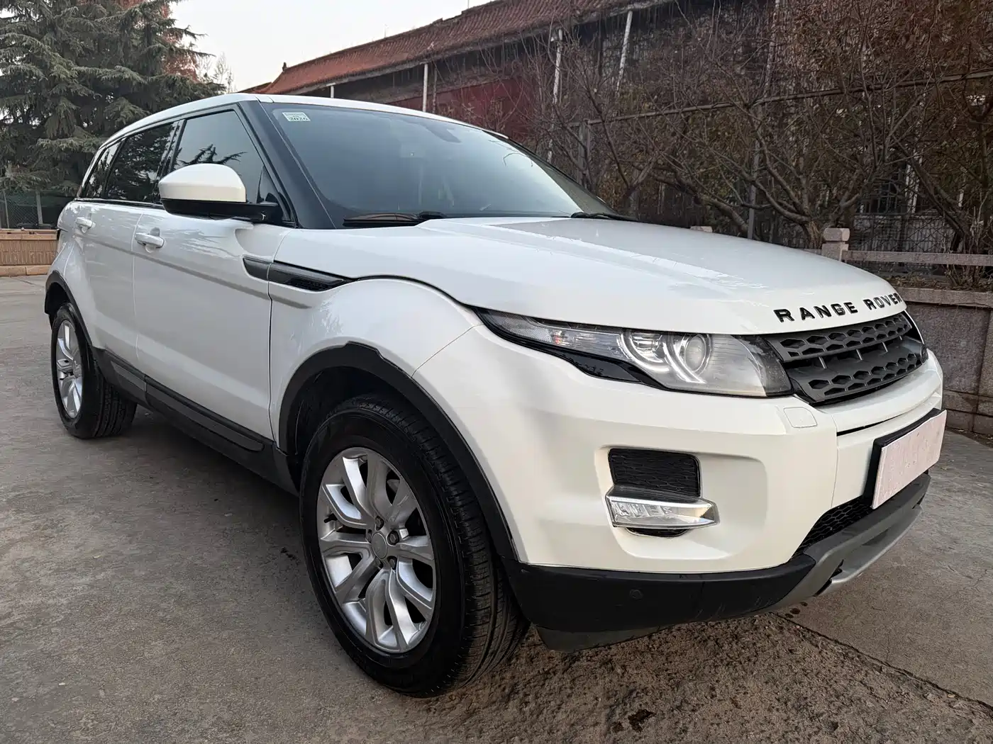 Land Rover Range Rover Evoque 2015 2.0T 5-Door Fashion Edition фото 3