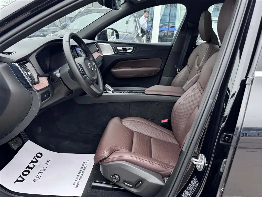 VOLVO XC60 PLUG IN HYBRID