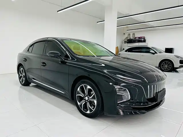 Hongqi E-QM5 2023 Facelift Basic Travel Edition — фото 3