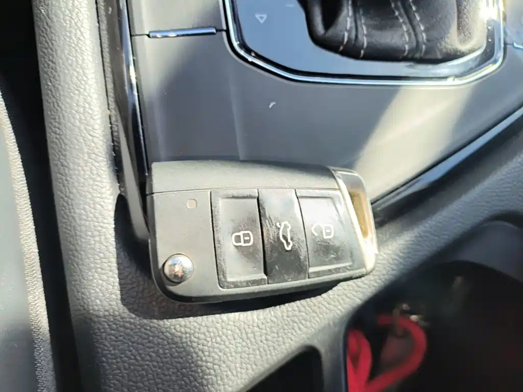 صورة 9 - Volkswagen Tharu