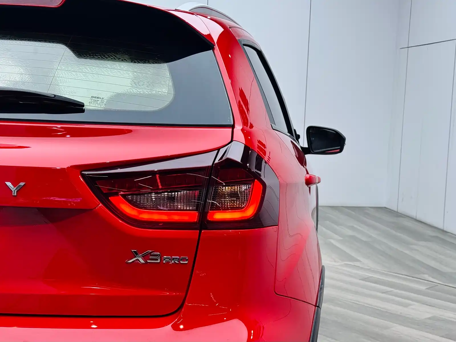 Фото 25 - Geely Vision X3