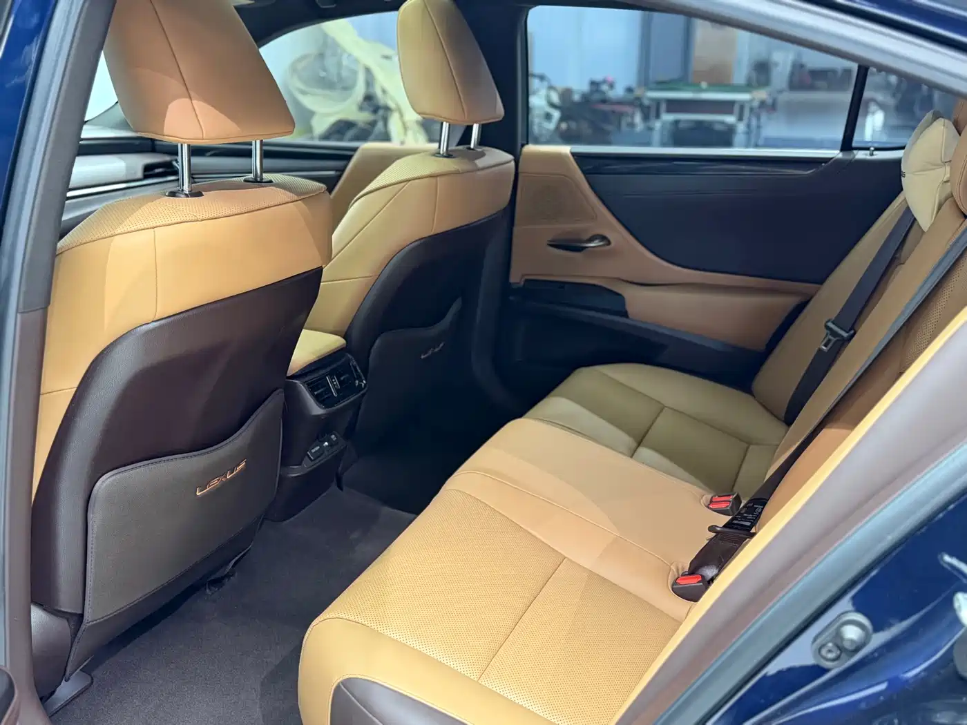 Lexus ES 2021 200 Excellence Edition фото 17