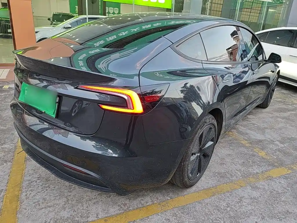 Tesla Model 3 2026 2025 Model Year Facelift Rear-Wheel Drive
