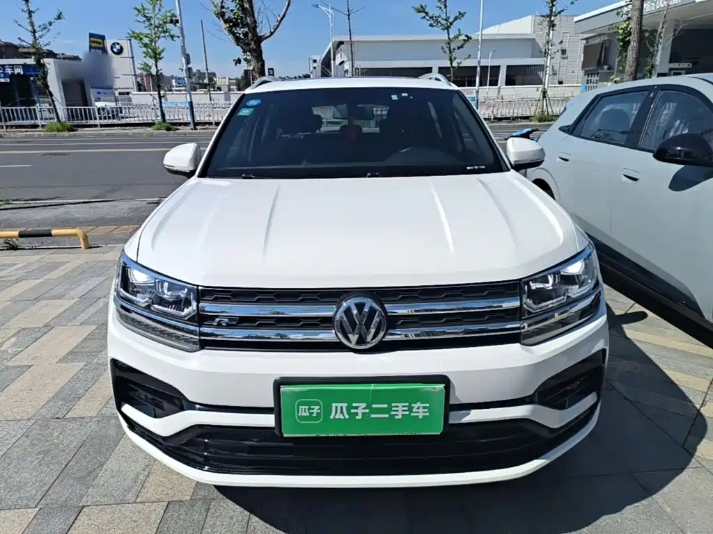 صورة 3 - Volkswagen Tharu