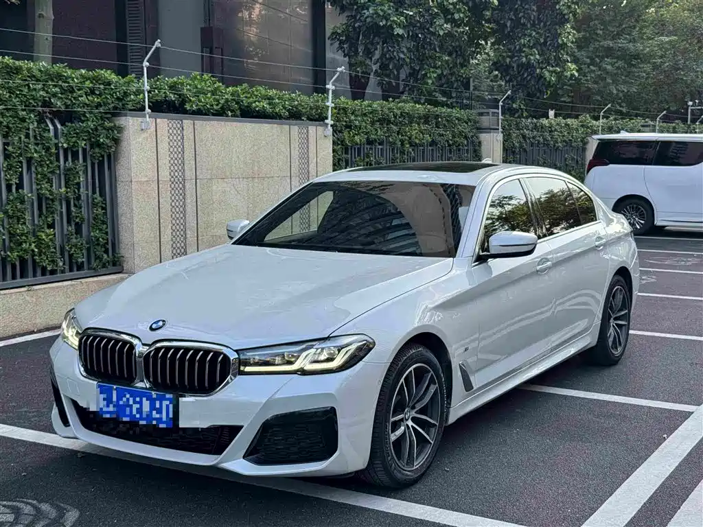 Photo 1 - BMW 5 Series