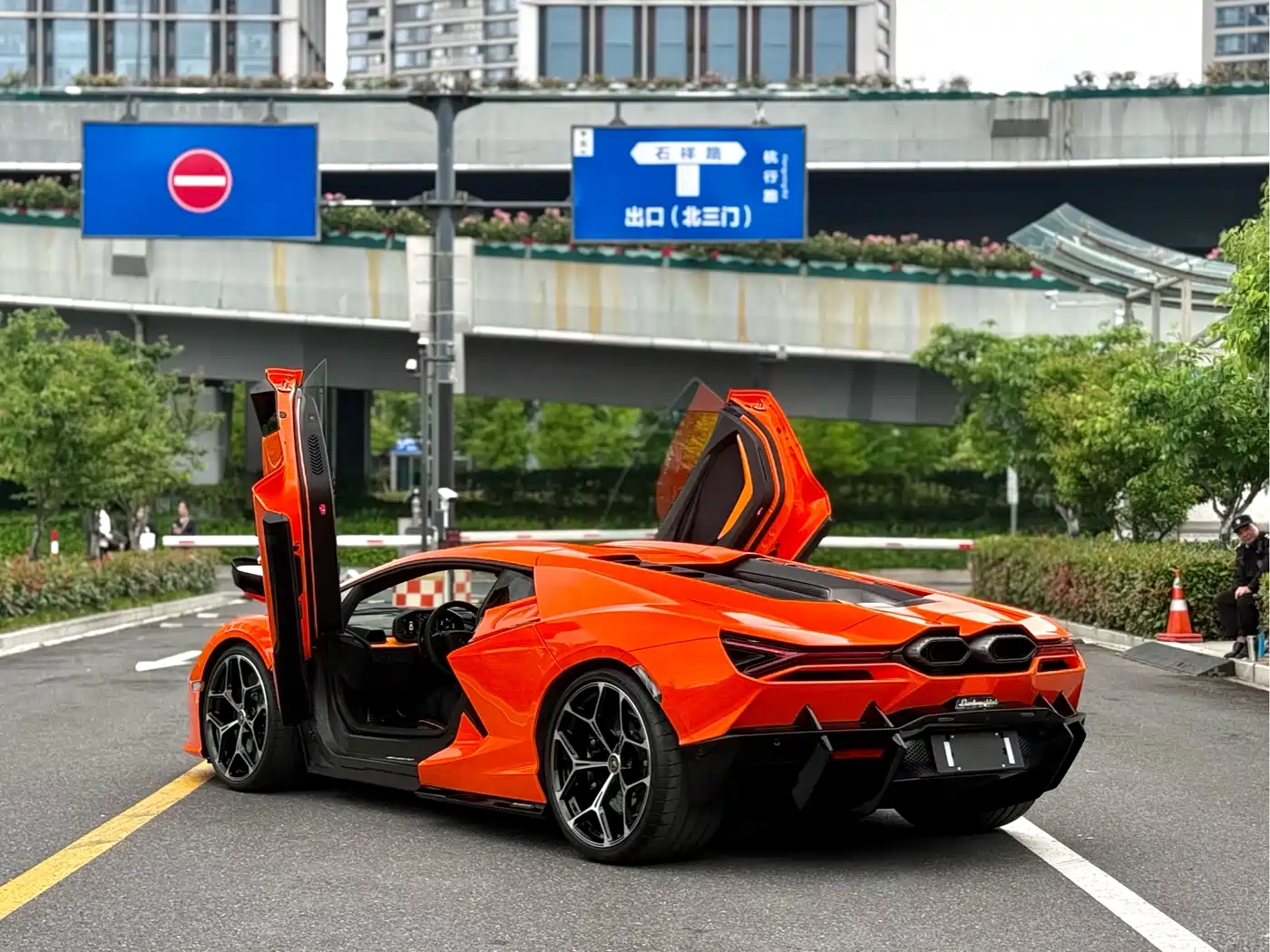 Lamborghini Revuelto 2023 6.5L PHEV Standard фото 9