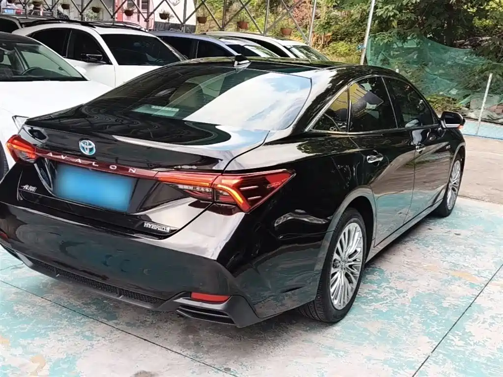 Toyota Avalon 2019 Hybrid 2.5L XLE Premium Edition China VI фото 7
