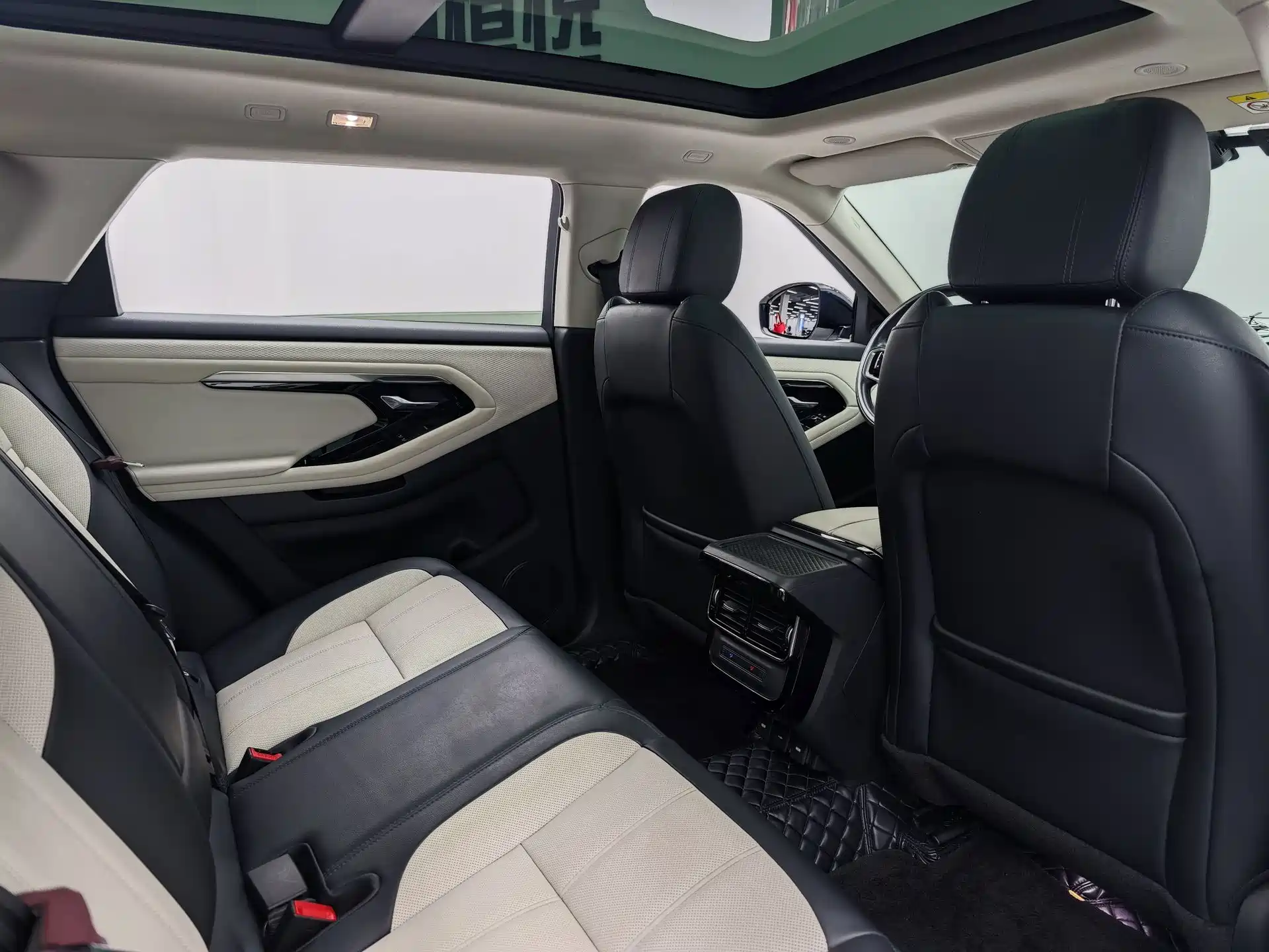 صورة 21 - Land Rover Range Rover Evoque