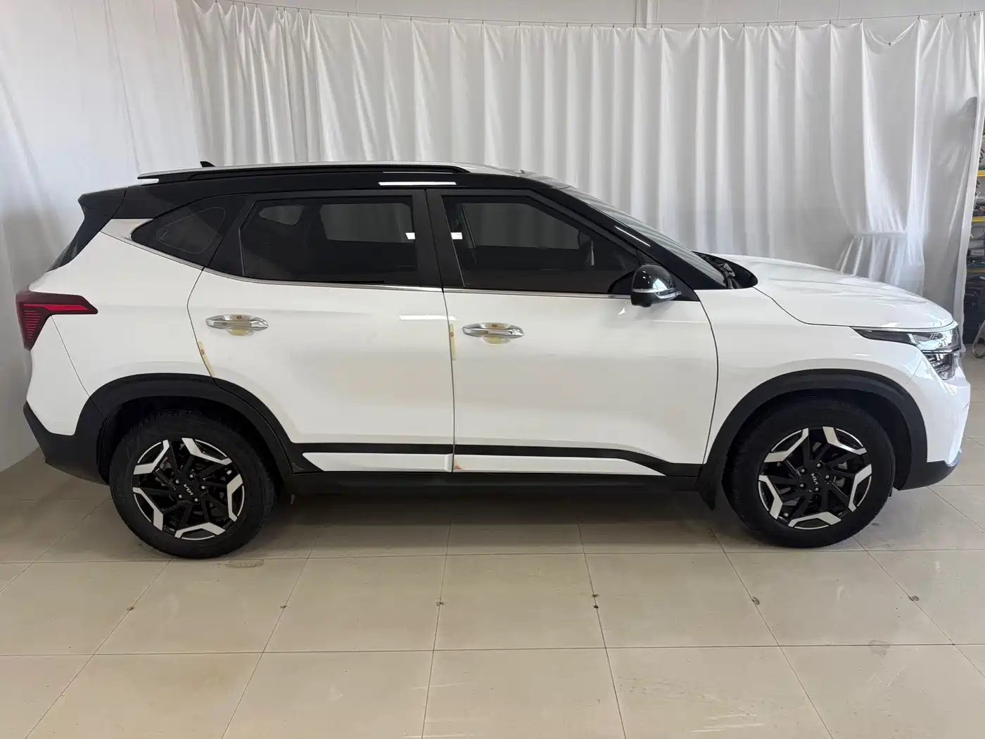 Kia Seltos 2023 1.5L CVT Premium Edition фото 5