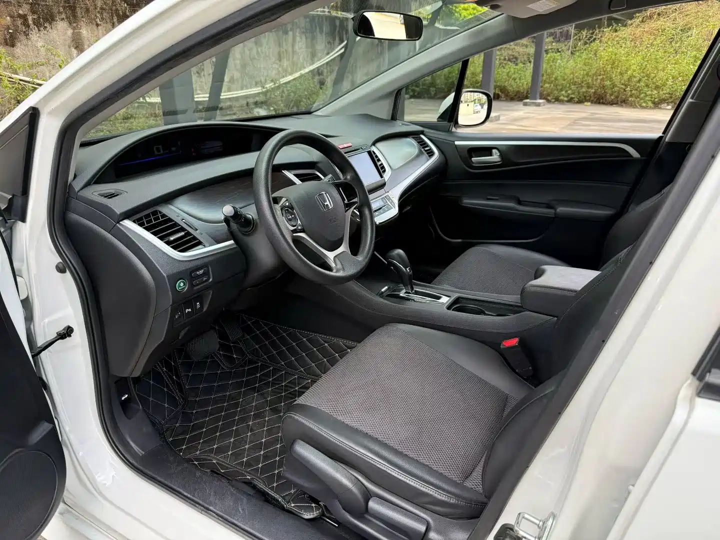 Фото 4 - Honda Jade