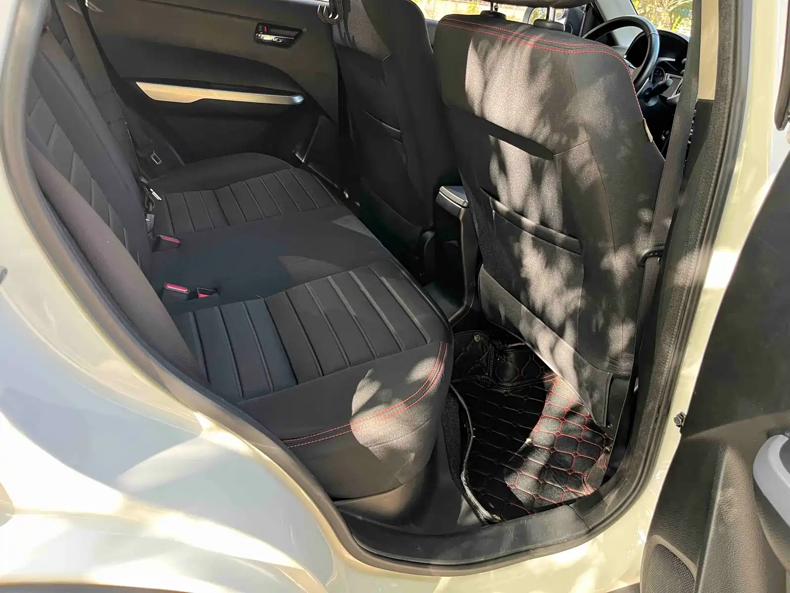 Photo 14 - Suzuki Vitara