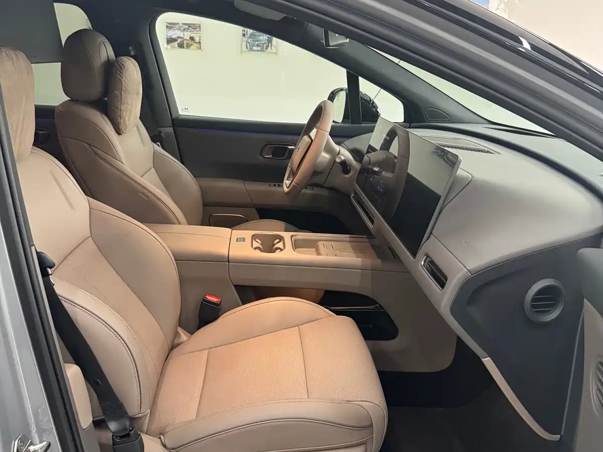 Li Auto i6 2025 2025 4WD Base Model