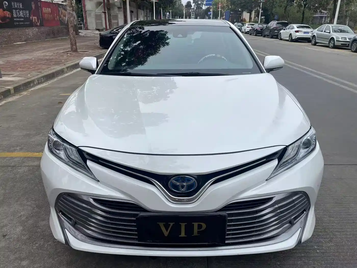 Toyota Camry 2018 Hybrid 2.5HG Luxury Edition фото 2