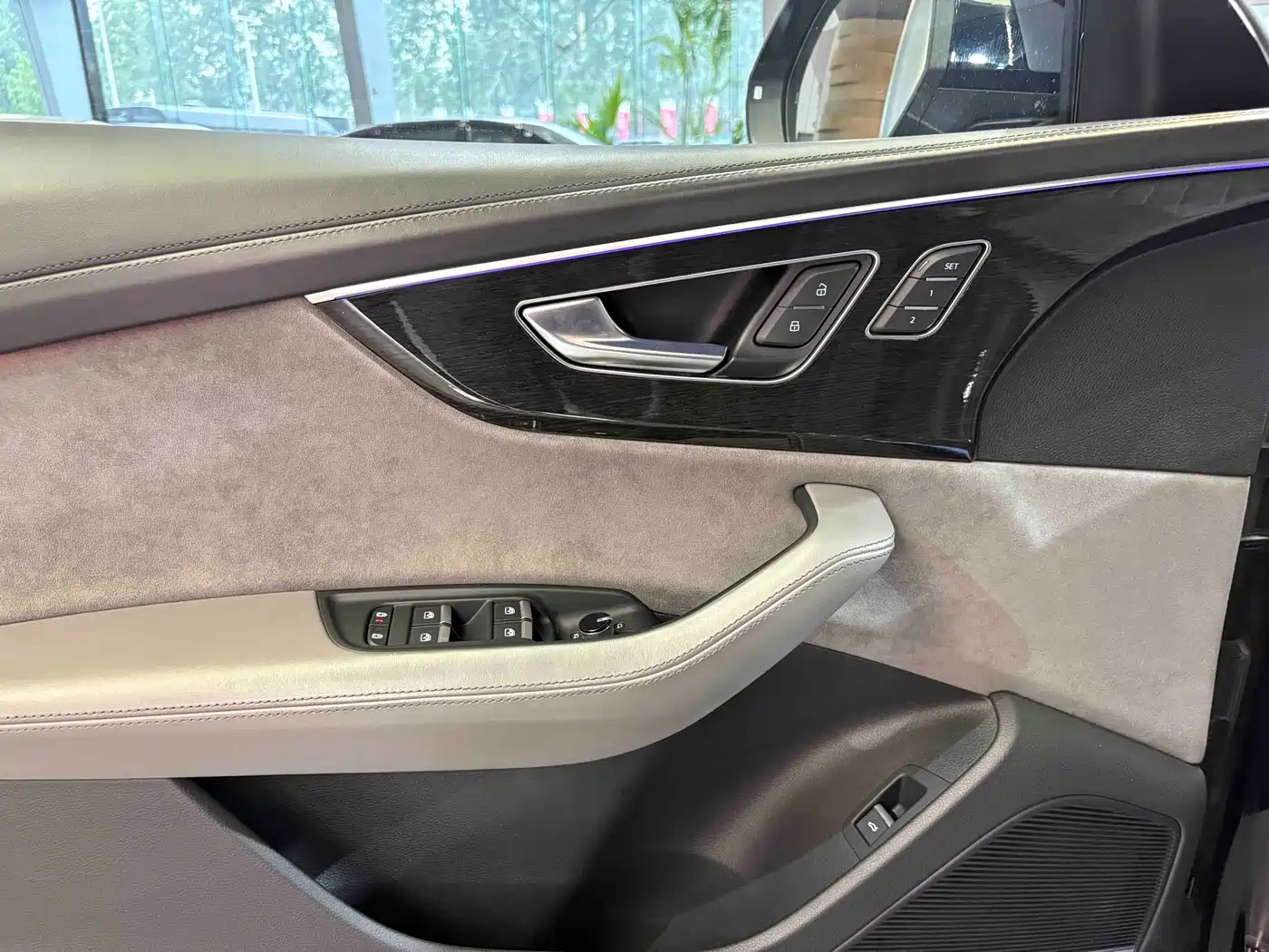 Audi Q8 2021 Model 55 TFSI Exclusive Dynamic фото 14