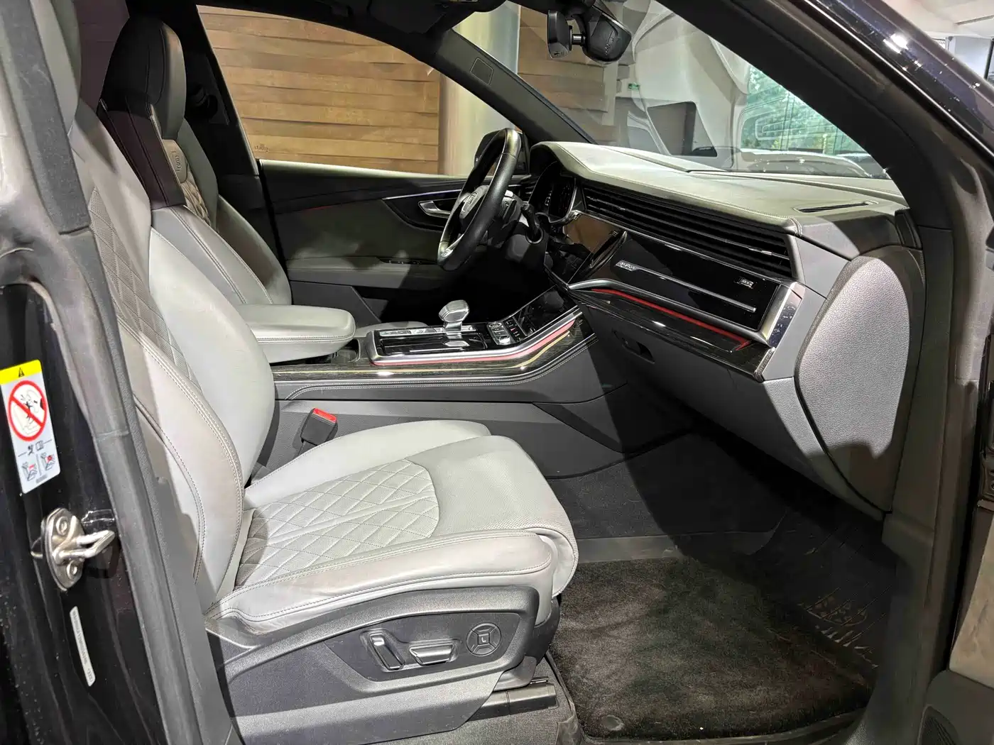 Audi Q8 2021 Model 55 TFSI Exclusive Dynamic фото 24