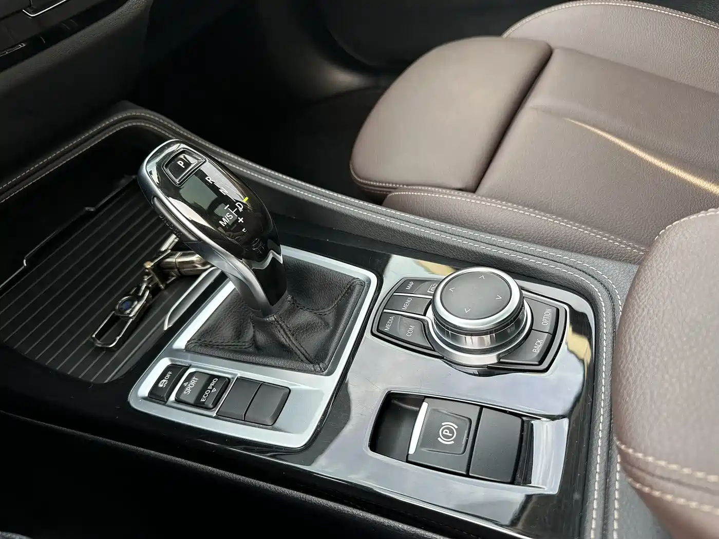 BMW 1 Series 2023 120i M Sport Shadow Edition фото 12