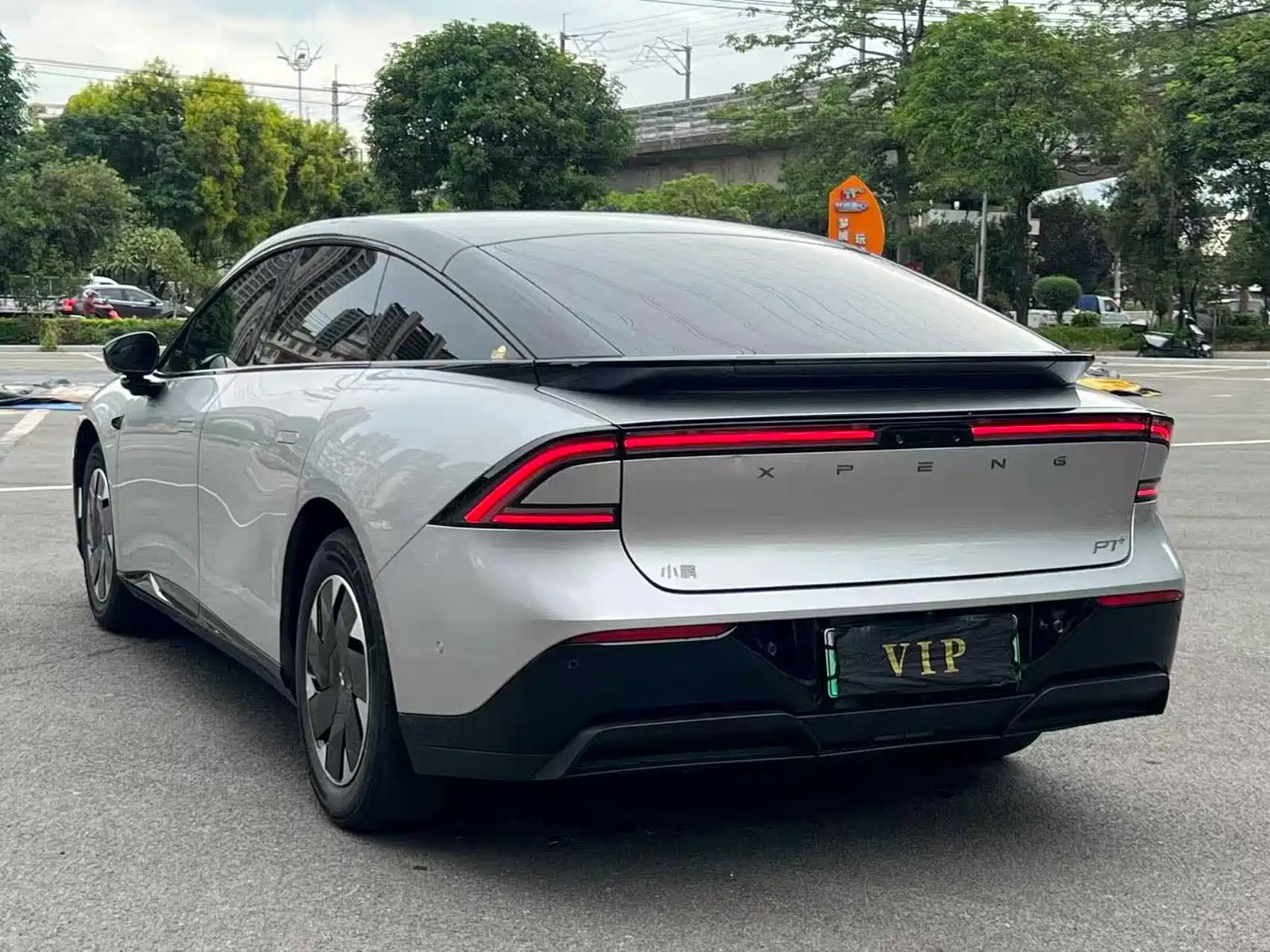 Фото 7 - XPeng P7+