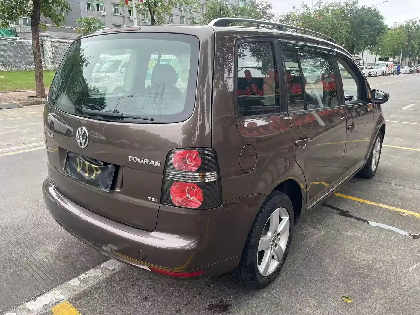 Volkswagen Touran 2013 1.4T DSG Comfort 5-seater фото 5