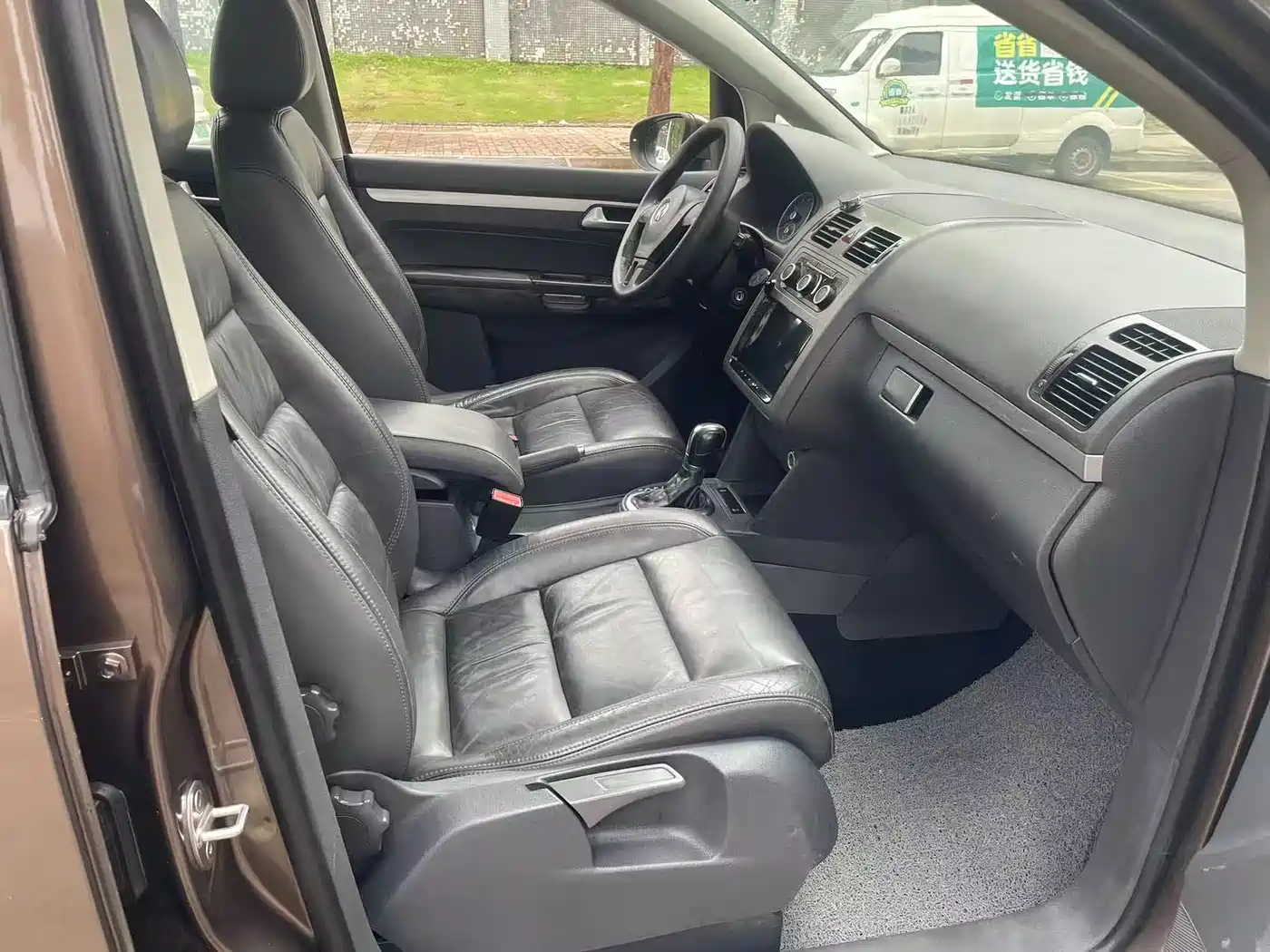 Volkswagen Touran 2013 1.4T DSG Comfort 5-seater фото 10