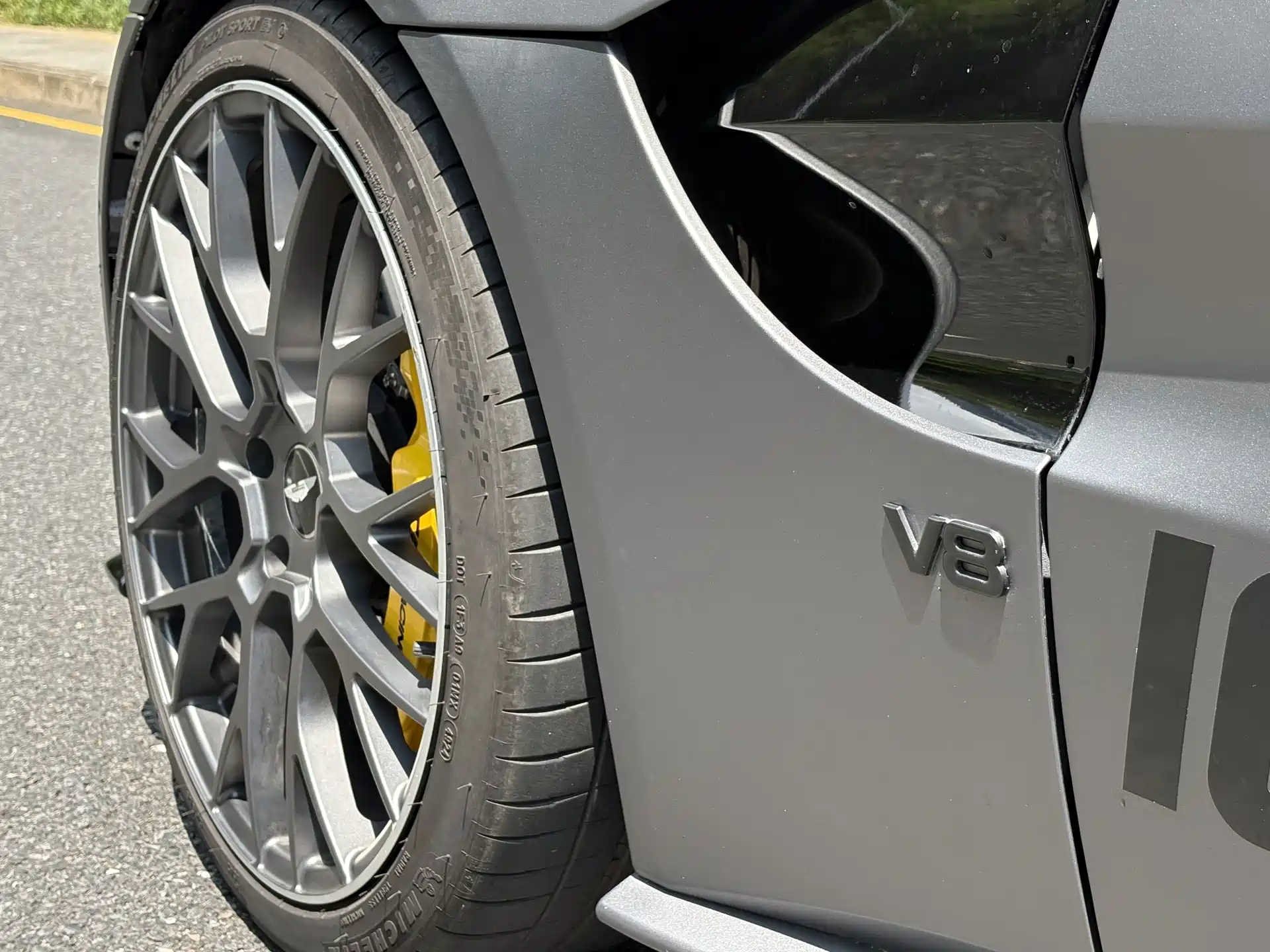 Фото 7 - Aston Martin Vantage