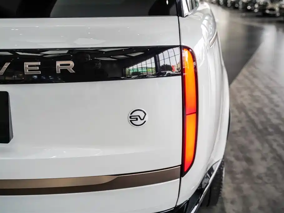 Land Rover Range Rover 2023 4.4 V8 SV Ultimate Genesis Extended Edition фото 24