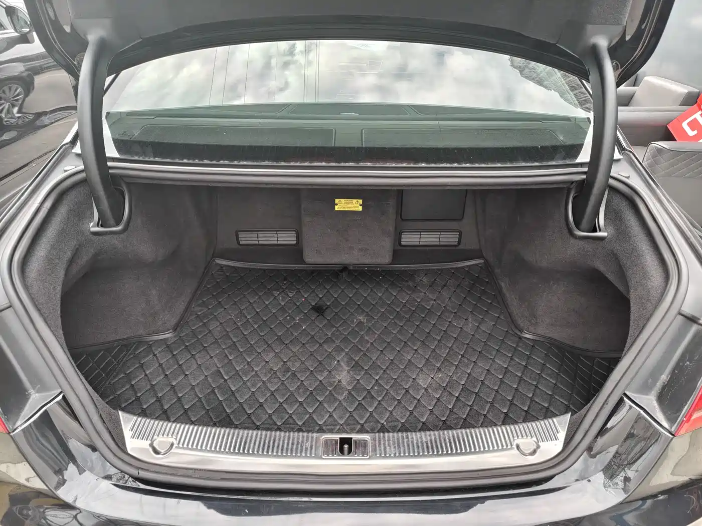 Фото 28 - Audi A8