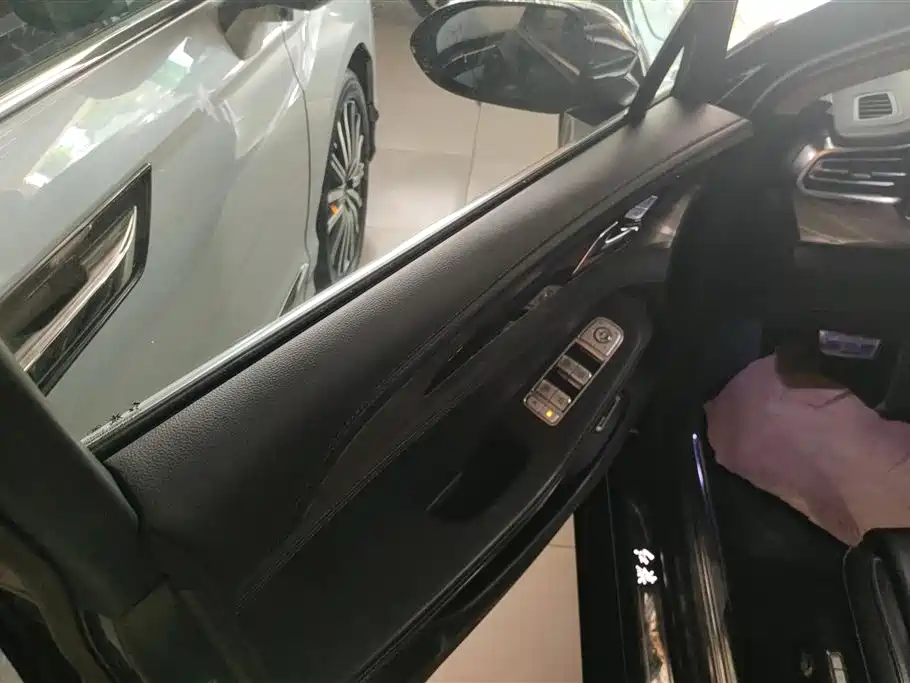 Hongqi H9 2022 2.0T Smart Connect Flag Enjoy Edition фото 7