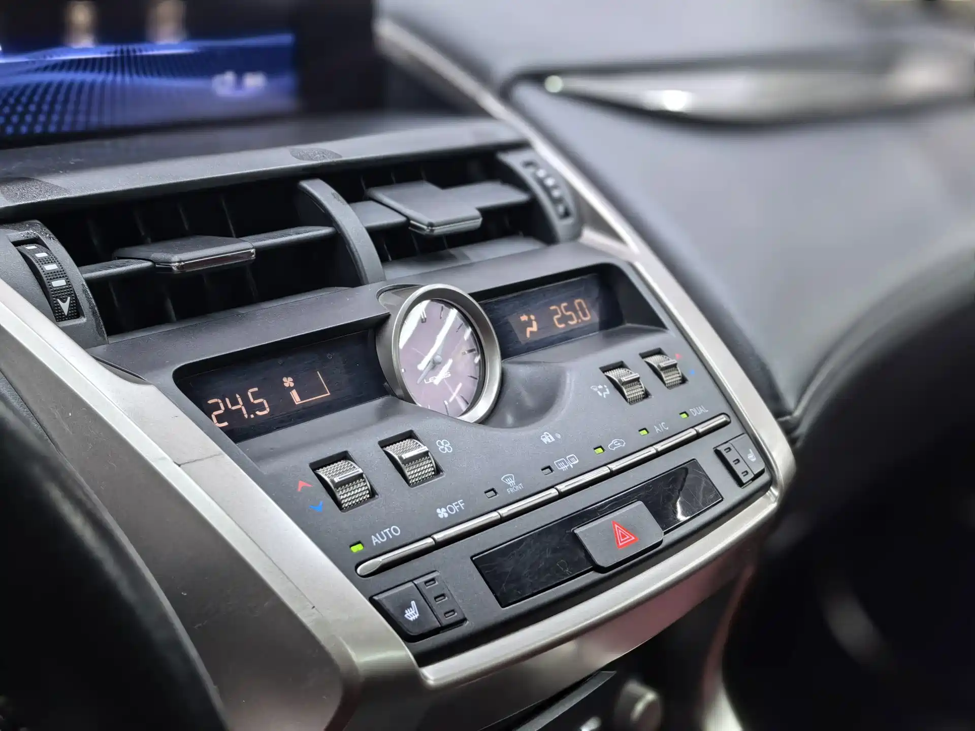 Фото 18 - Lexus NX