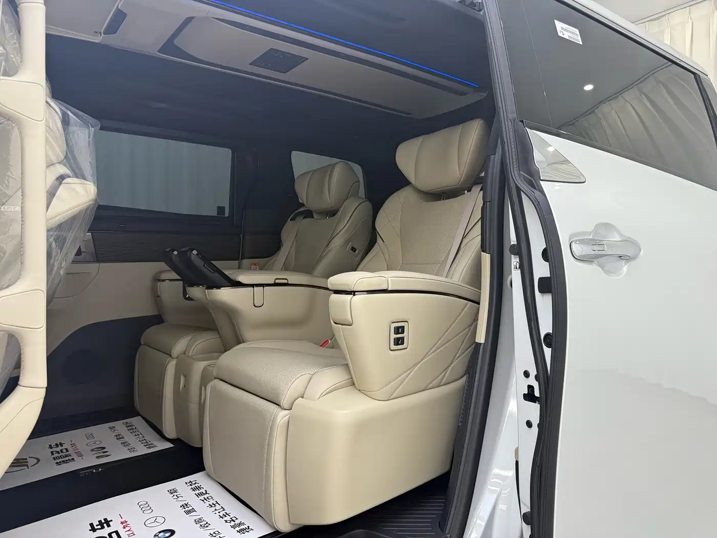 Toyota Vellfire 2026 2024 Crown Hybrid 2.5L Executive Premium Edition