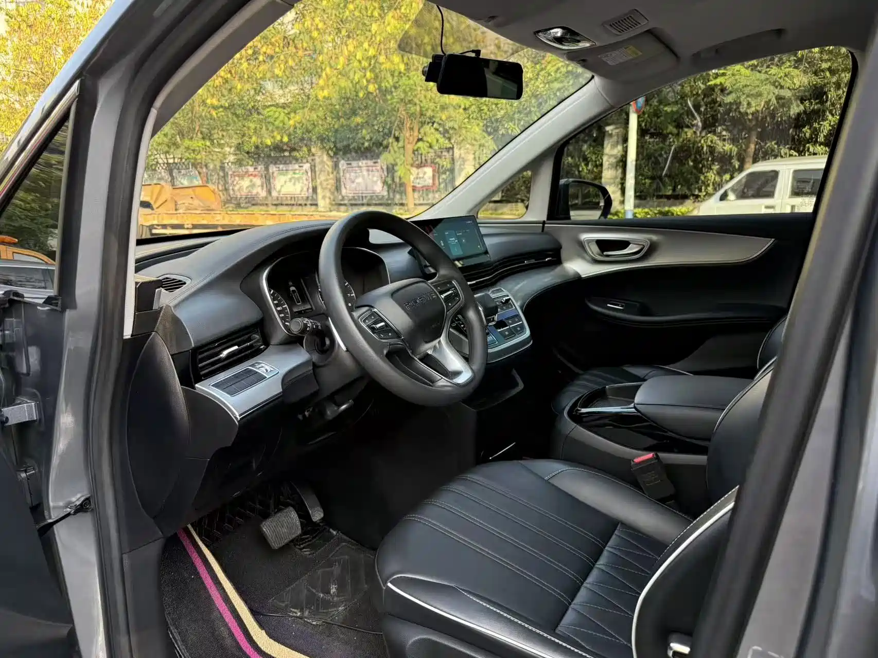 Фото 6 - Roewe iMAX8