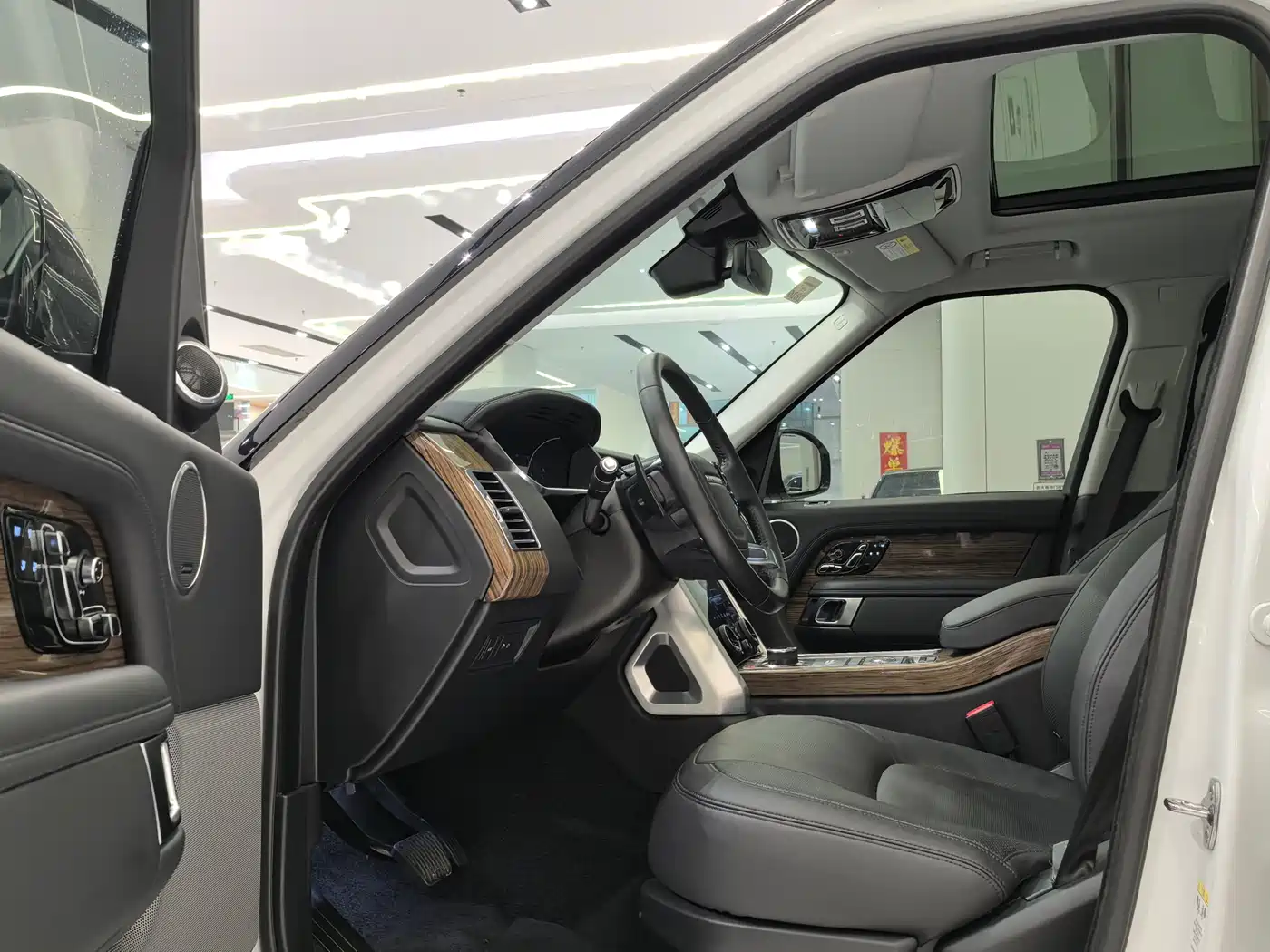 Land Rover Range Rover 2019 3.0 SC V6 Heritage Extended Edition фото 3
