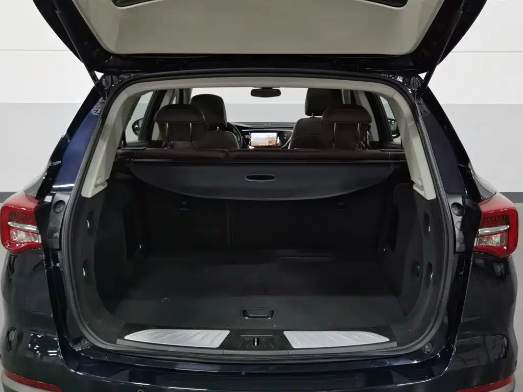 Photo 16 - Buick Envision Plus