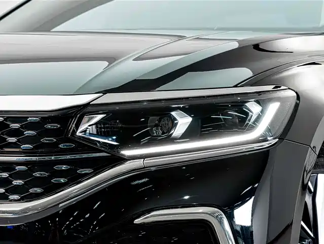Volkswagen Passat 2023 Facelift 330TSI Starlight Elite Edition — фото 4