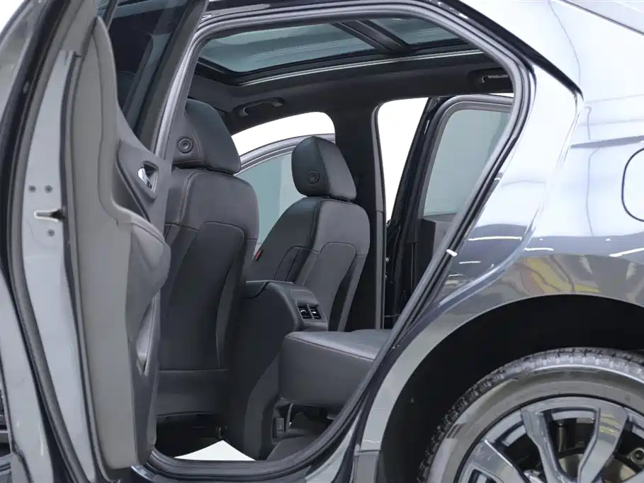 Chevrolet Equinox 2022 Mild Hybrid 550T RS 4WD Intelligent Defense Edition фото 6