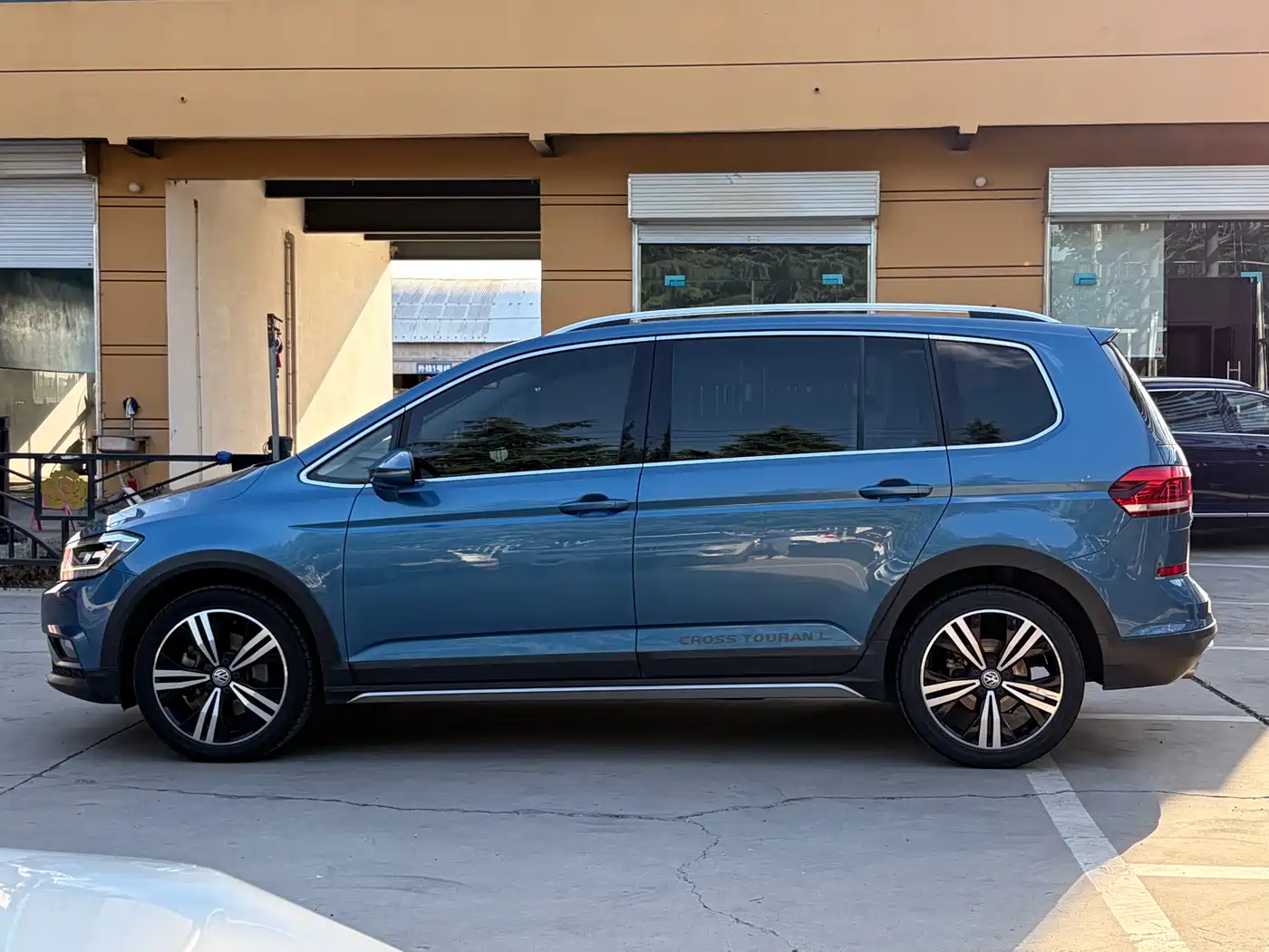 Volkswagen Touran 2021 2021 Touran L 280TSI DSG Cross Edition 7-seater