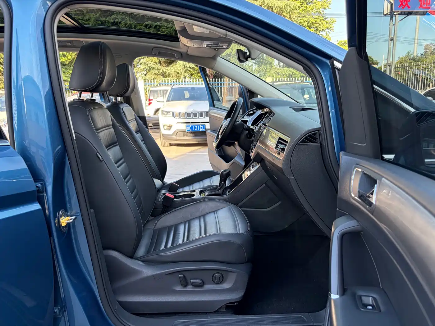 Volkswagen Touran 2021 2021 Touran L 280TSI DSG Cross Edition 7-seater