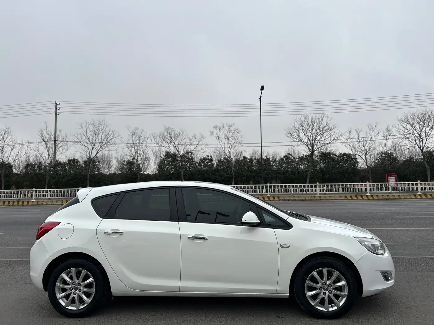 Buick Excelle 2013 Model XT 1.6L Automatic Comfort фото 6