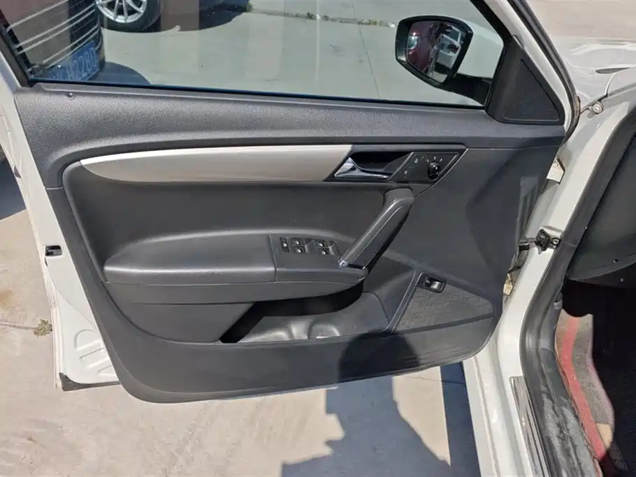 Volkswagen Lavida 2013 Facelift Classic 1.6L Automatic Comfort фото 7