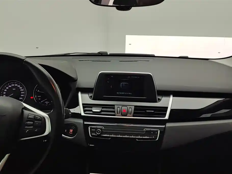 BMW 2 Series Touring 2018 218i Luxury Line фото 13